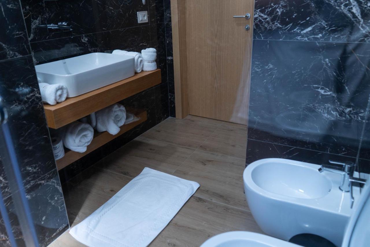 Hotel Patio Vlore Ngoại thất bức ảnh